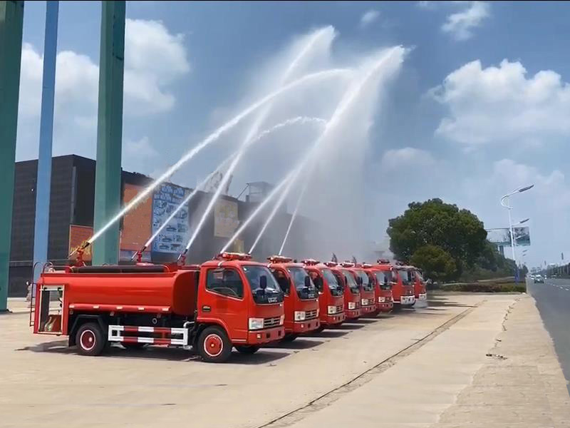 4吨小型消防洒水车